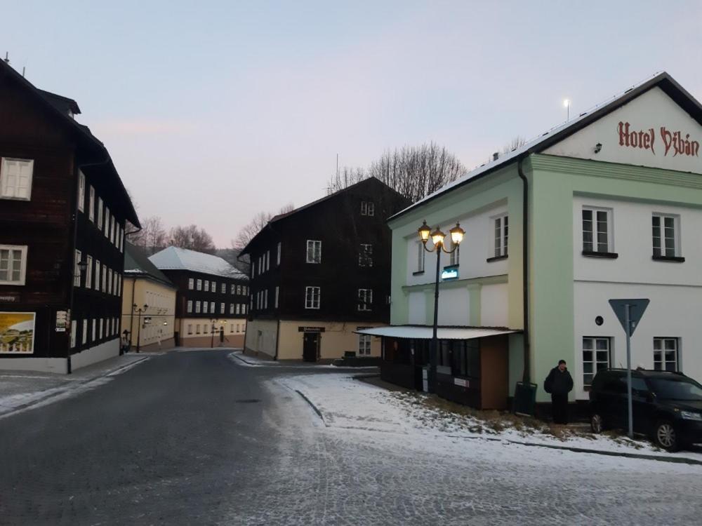 Hotel Dzban Jindrichov Екстер'єр фото